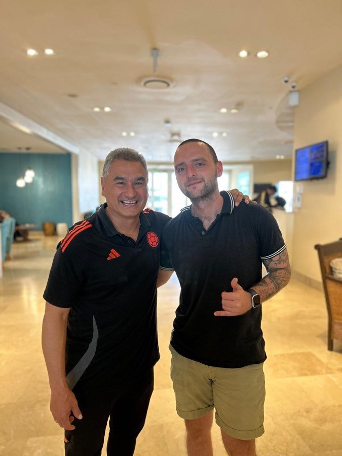 Con integrante del cuerpo técnico de la Selección Colombia